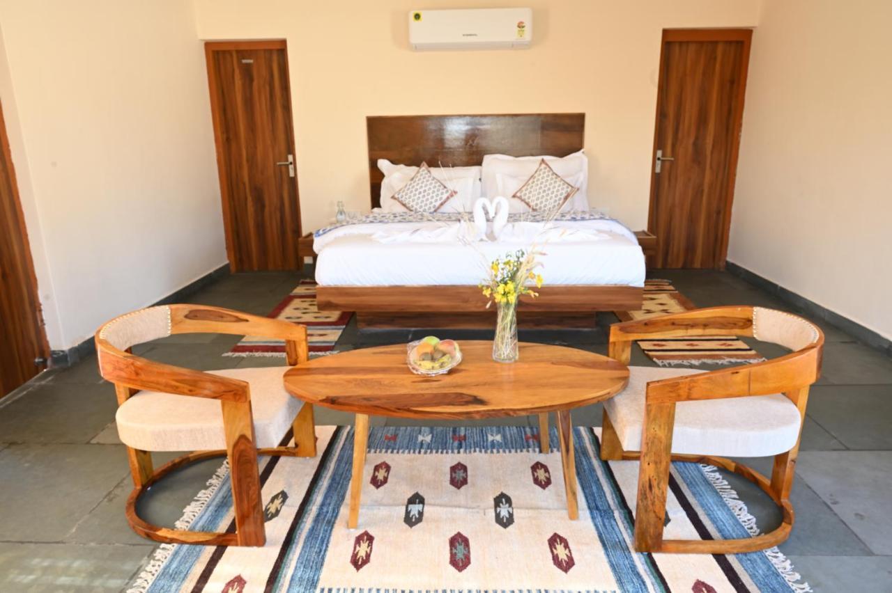 Отель Clarks Safari Jawai Jawai Bandh Экстерьер фото