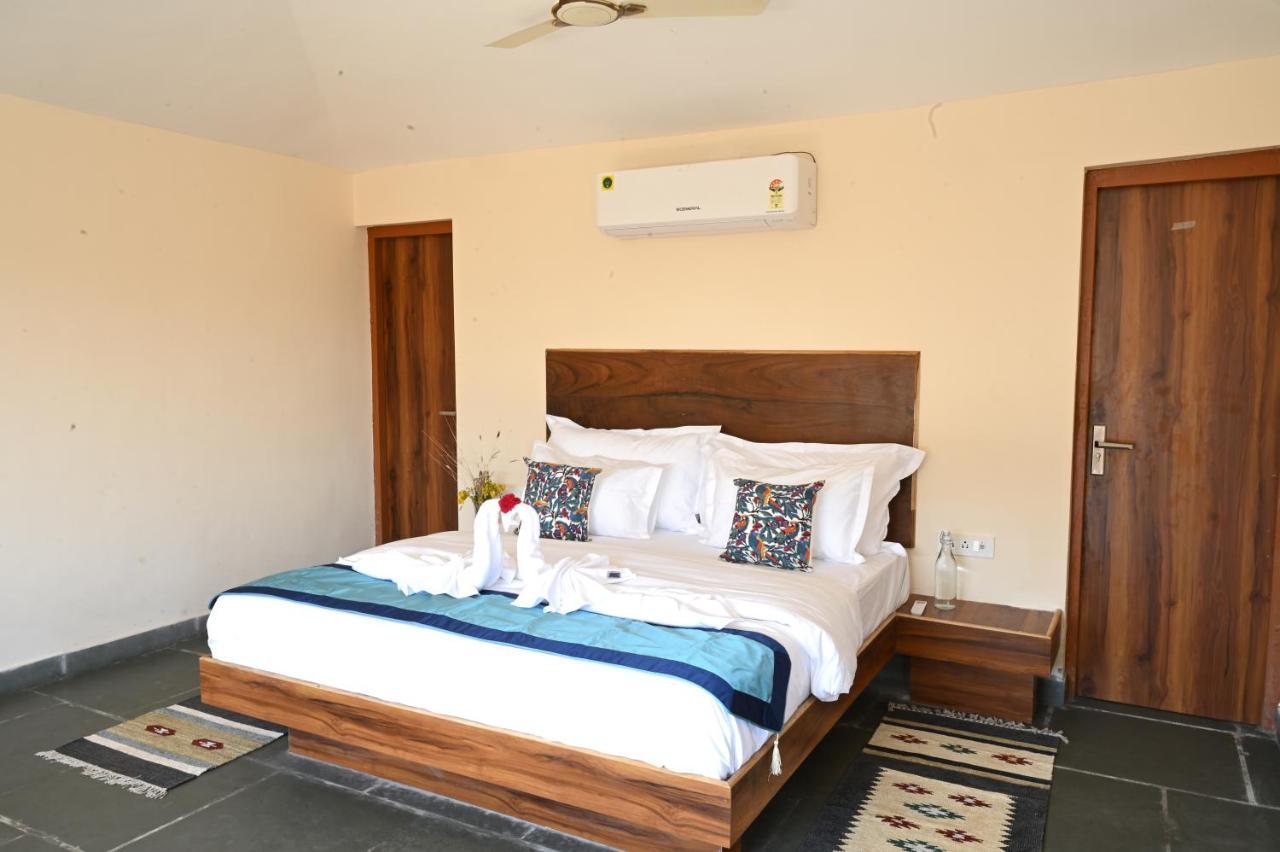 Отель Clarks Safari Jawai Jawai Bandh Экстерьер фото