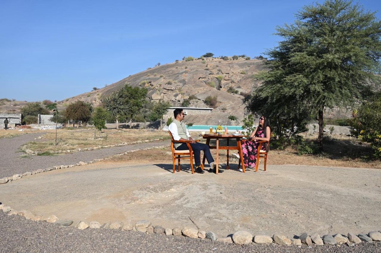 Отель Clarks Safari Jawai Jawai Bandh Экстерьер фото
