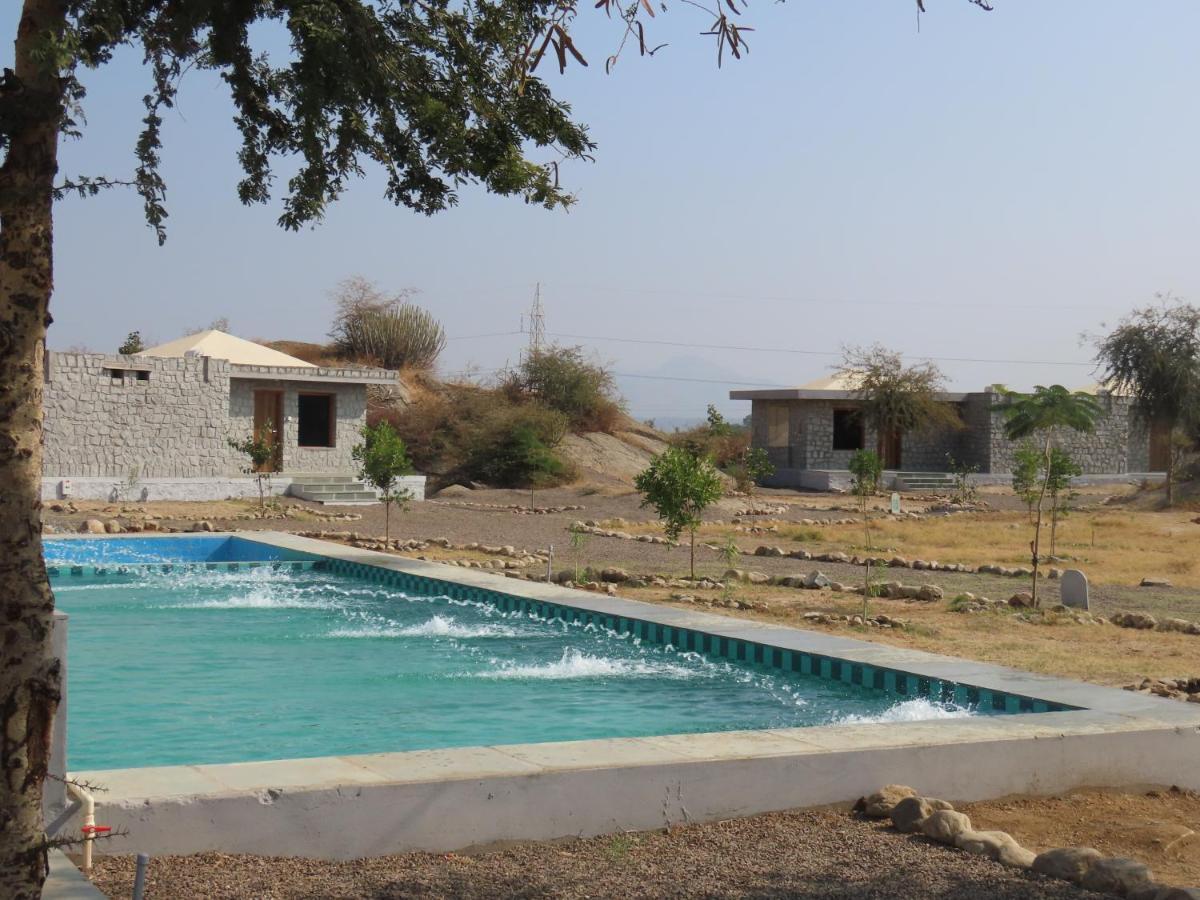 Отель Clarks Safari Jawai Jawai Bandh Экстерьер фото