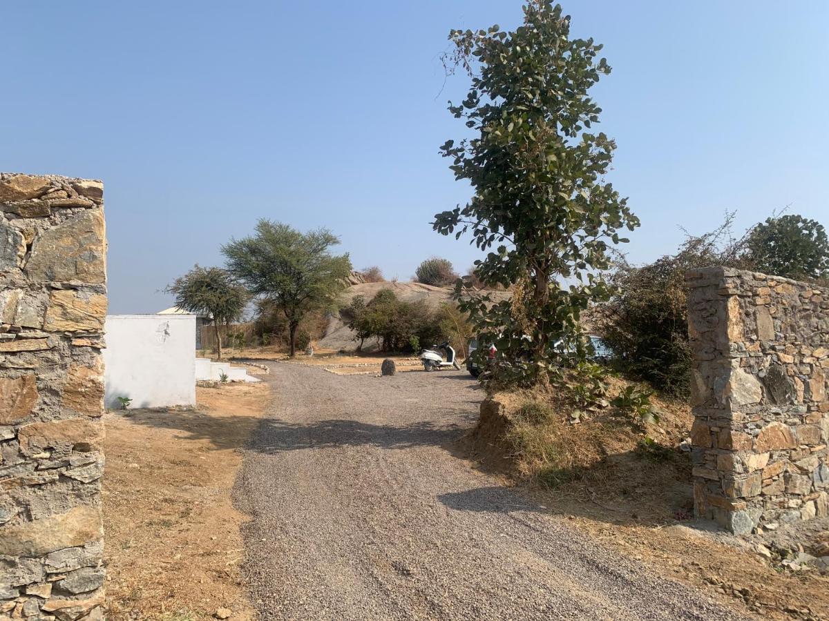 Отель Clarks Safari Jawai Jawai Bandh Экстерьер фото