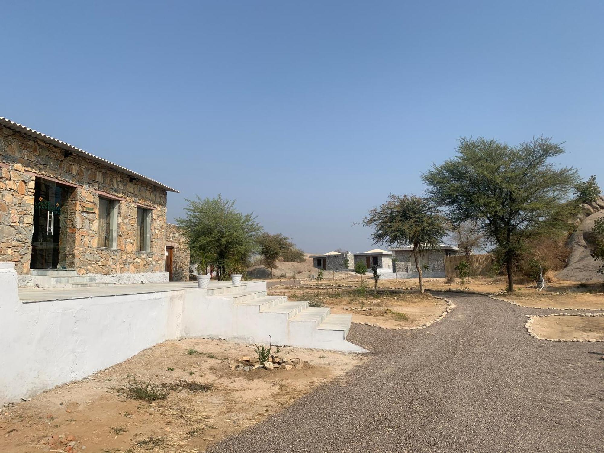 Отель Clarks Safari Jawai Jawai Bandh Экстерьер фото
