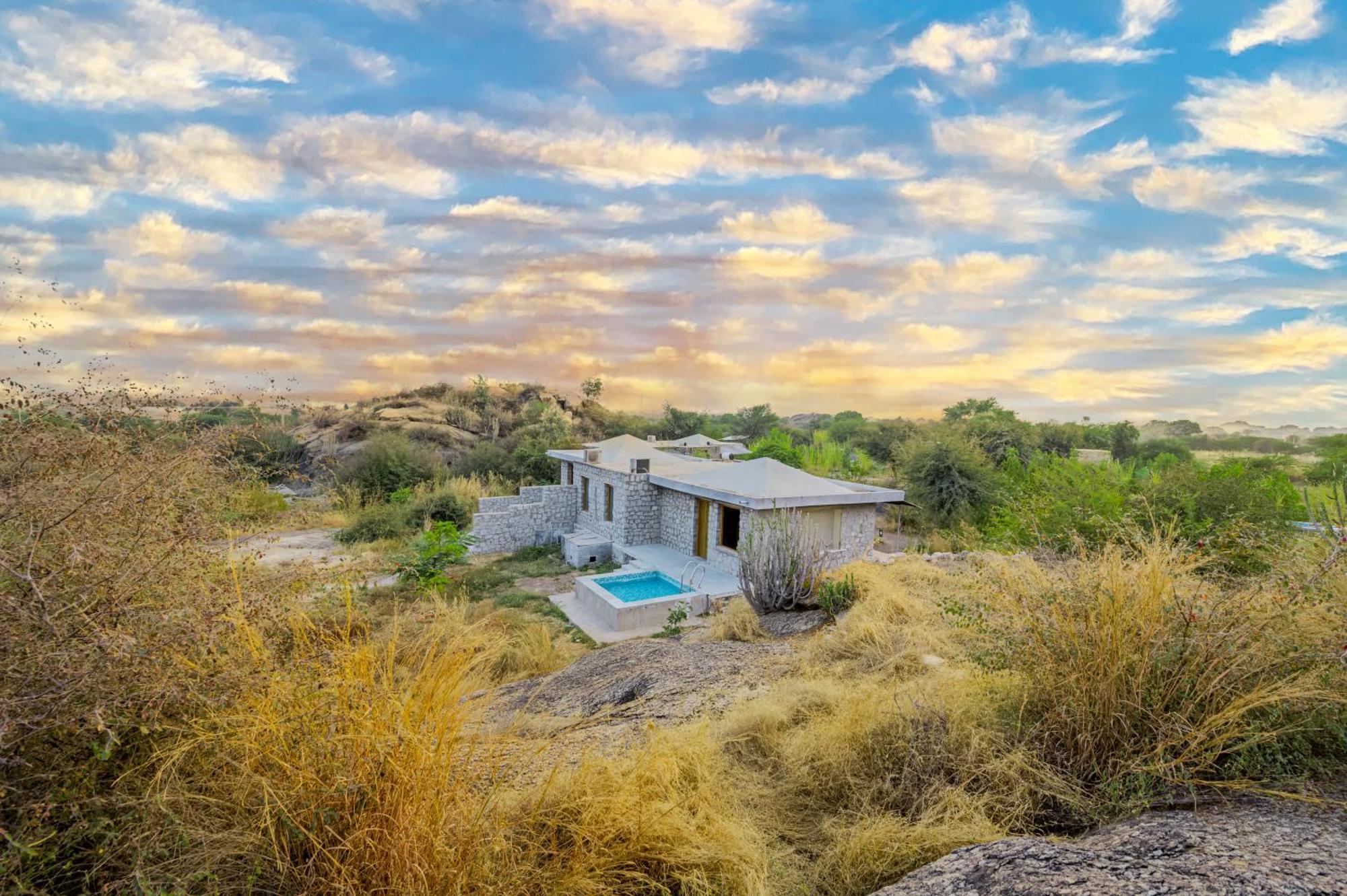 Отель Clarks Safari Jawai Jawai Bandh Экстерьер фото
